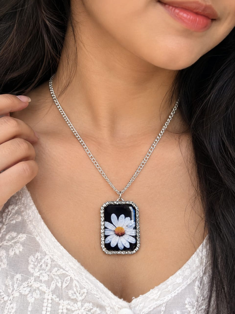 White Daisy Flower Pendant Necklace for Women | Elegant Floral Silver-Tone Necklace with Chain